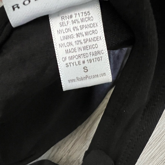 Robin Piccone - Picture 3 of 3